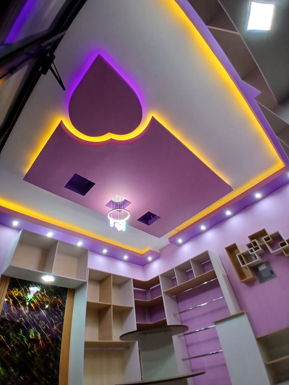 Instalación profesional de cielo raso en oficina