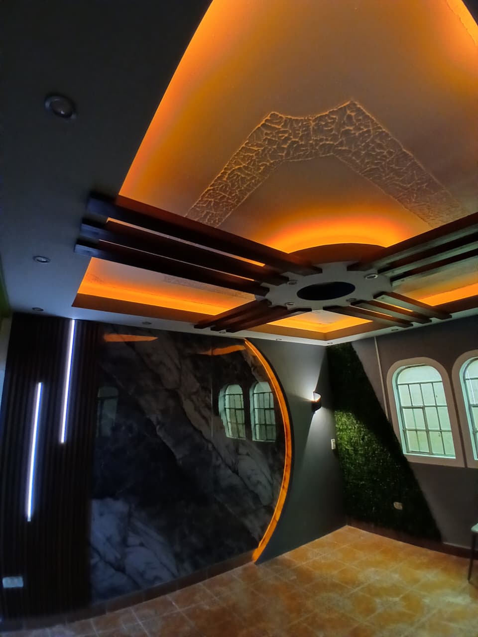 Cielo raso con iluminación LED incorporada