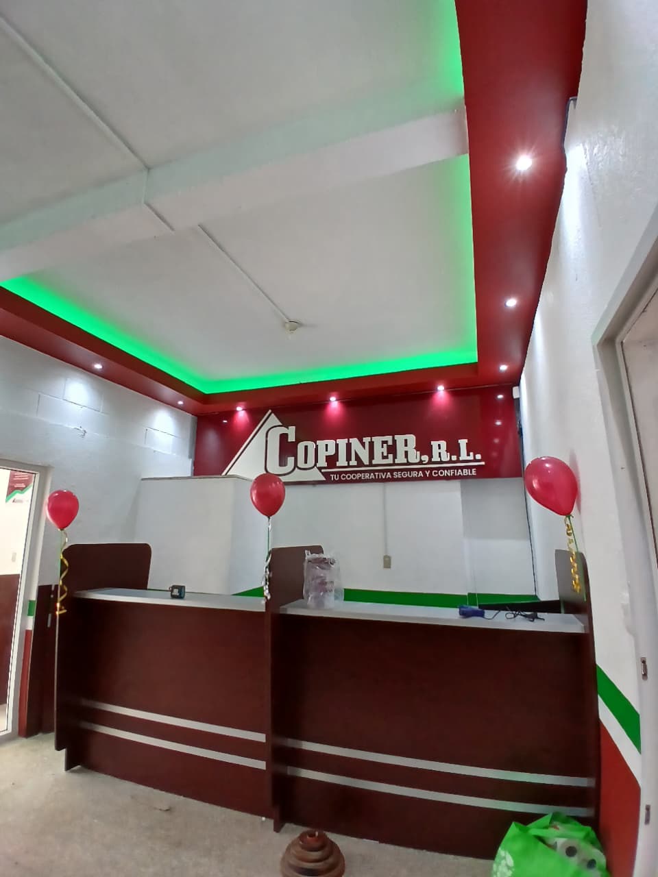 Instalación de cielo raso en comedor principal