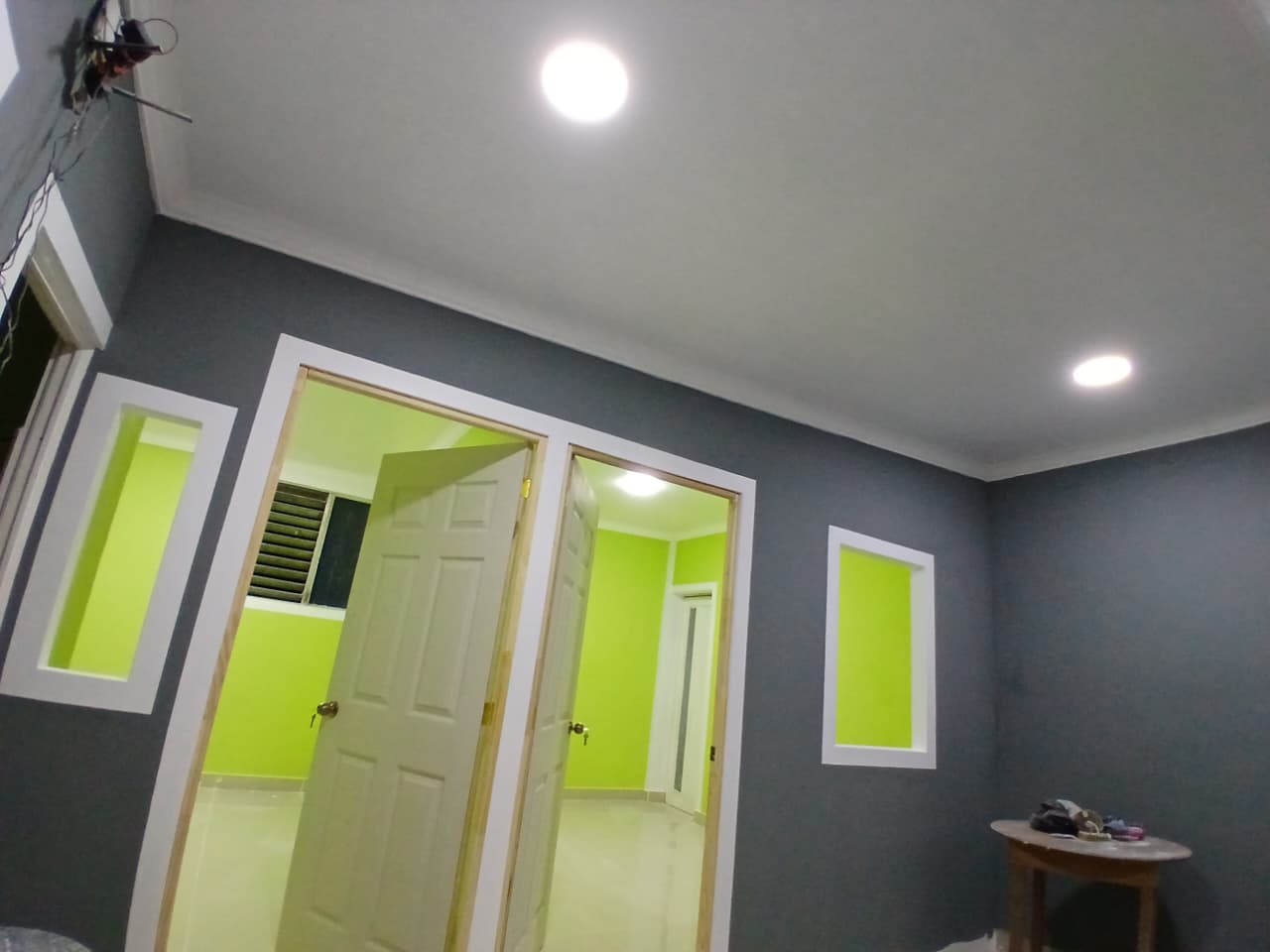 Cielo raso acústico instalado en sala de reuniones