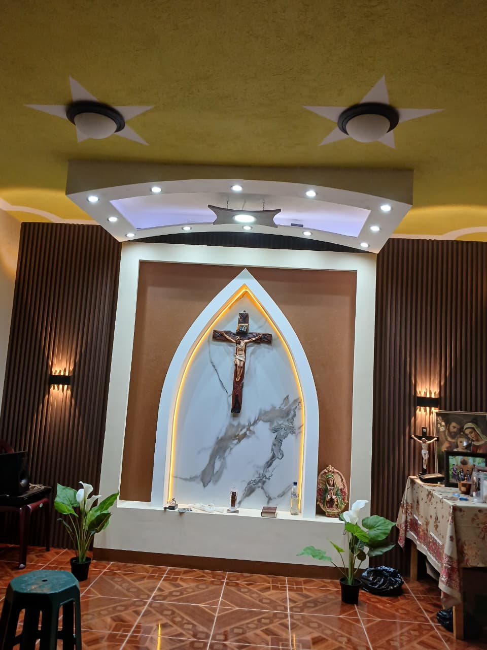 Escenario con cielo raso iluminado, imagen 1