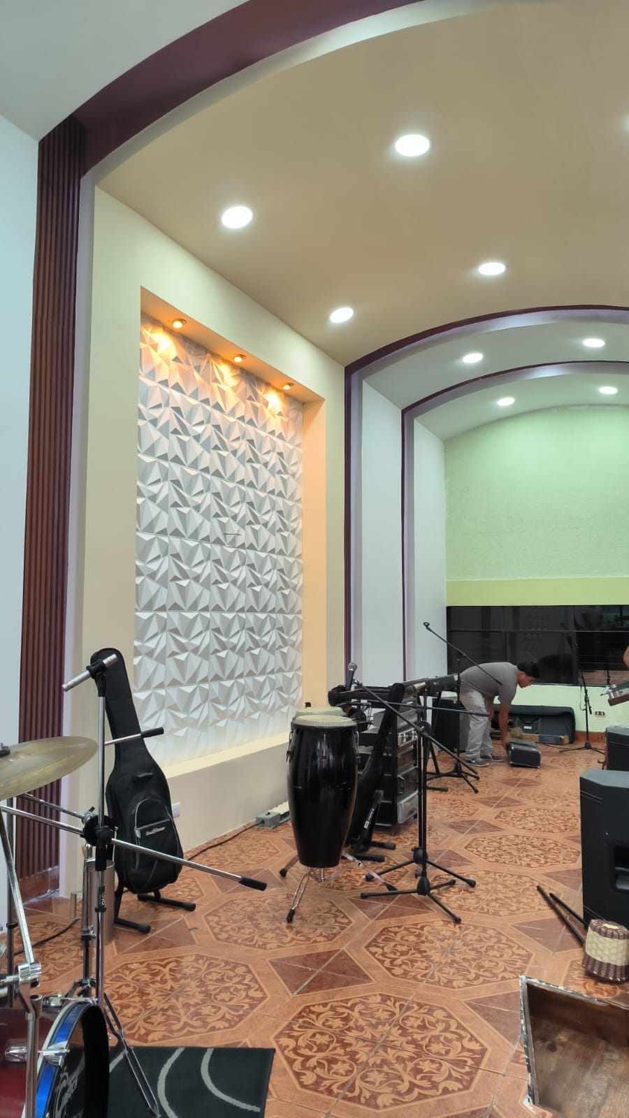 Escenario decorado con cielo raso, imagen 3