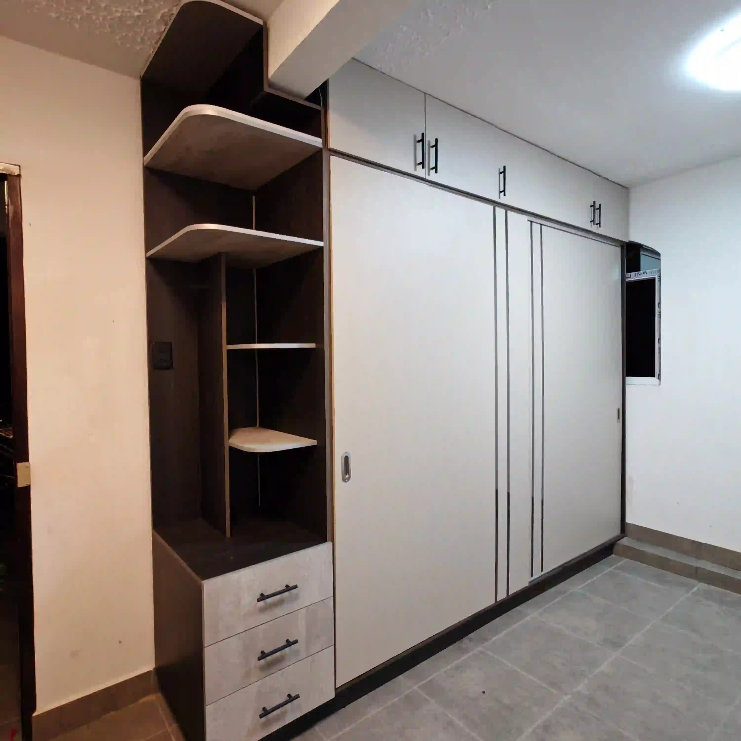 Closet funcional para ropa y accesorios 12