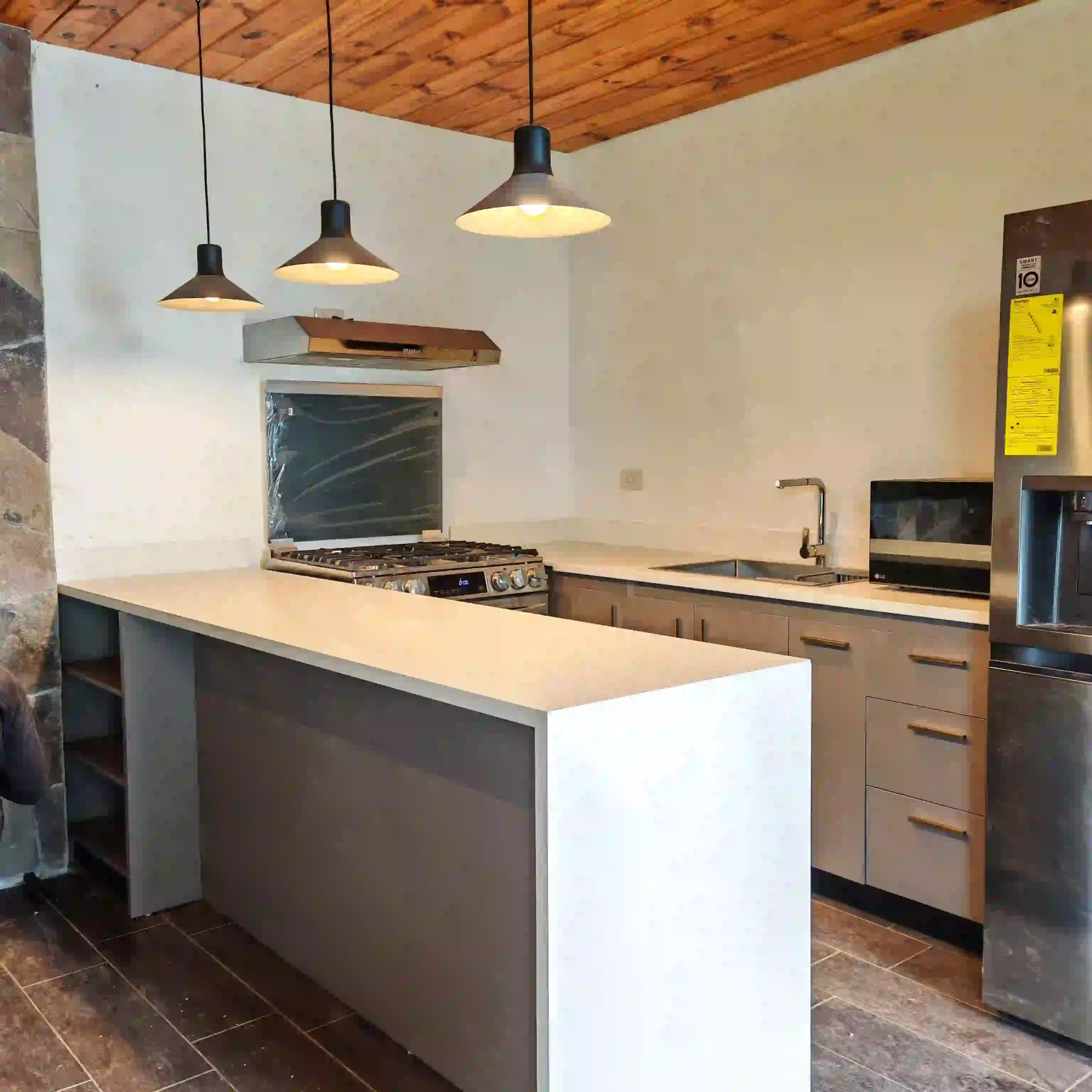 Diseño de cocina integral con estilo contemporáneo 10