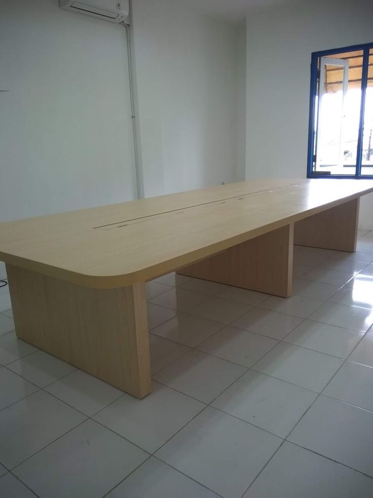 Mesa de reunión profesional 4