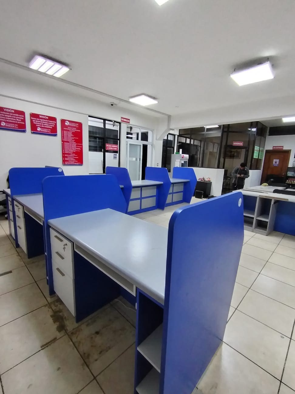 Mobiliario comercial profesional 3