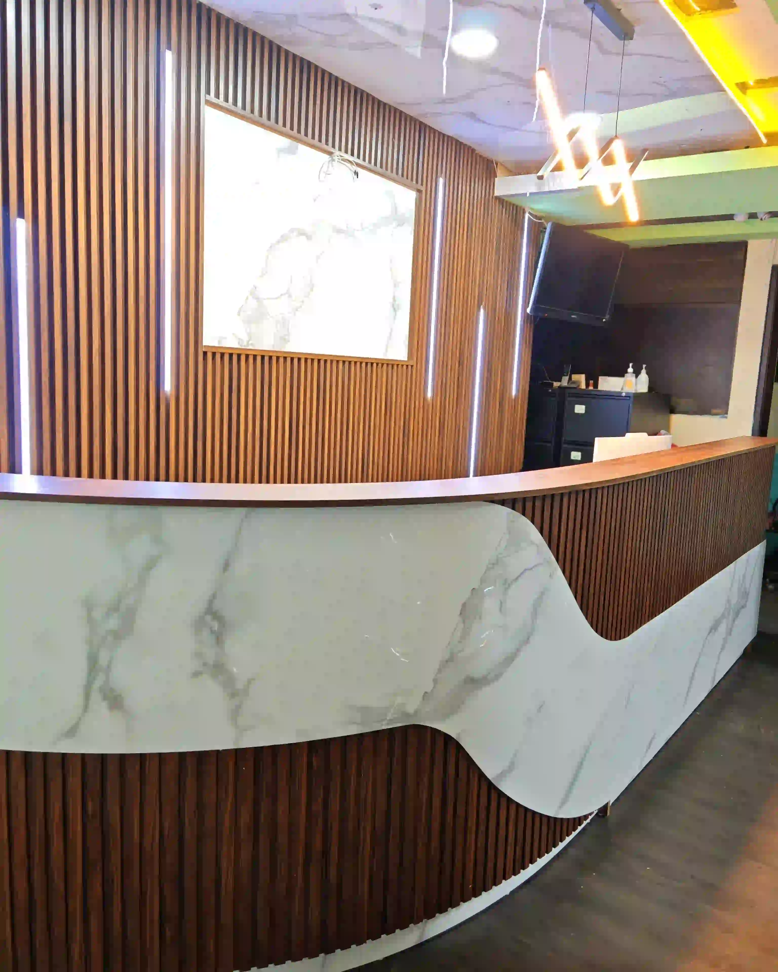 Recepciones corporativas modernas y funcionales 8